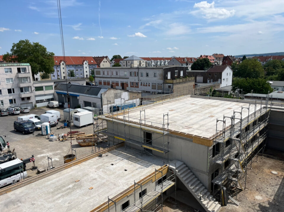 (fast) geräumte Baustelle nach Fertigstellung des zweiten Bauabschnittes eines Studierendenwohnheims