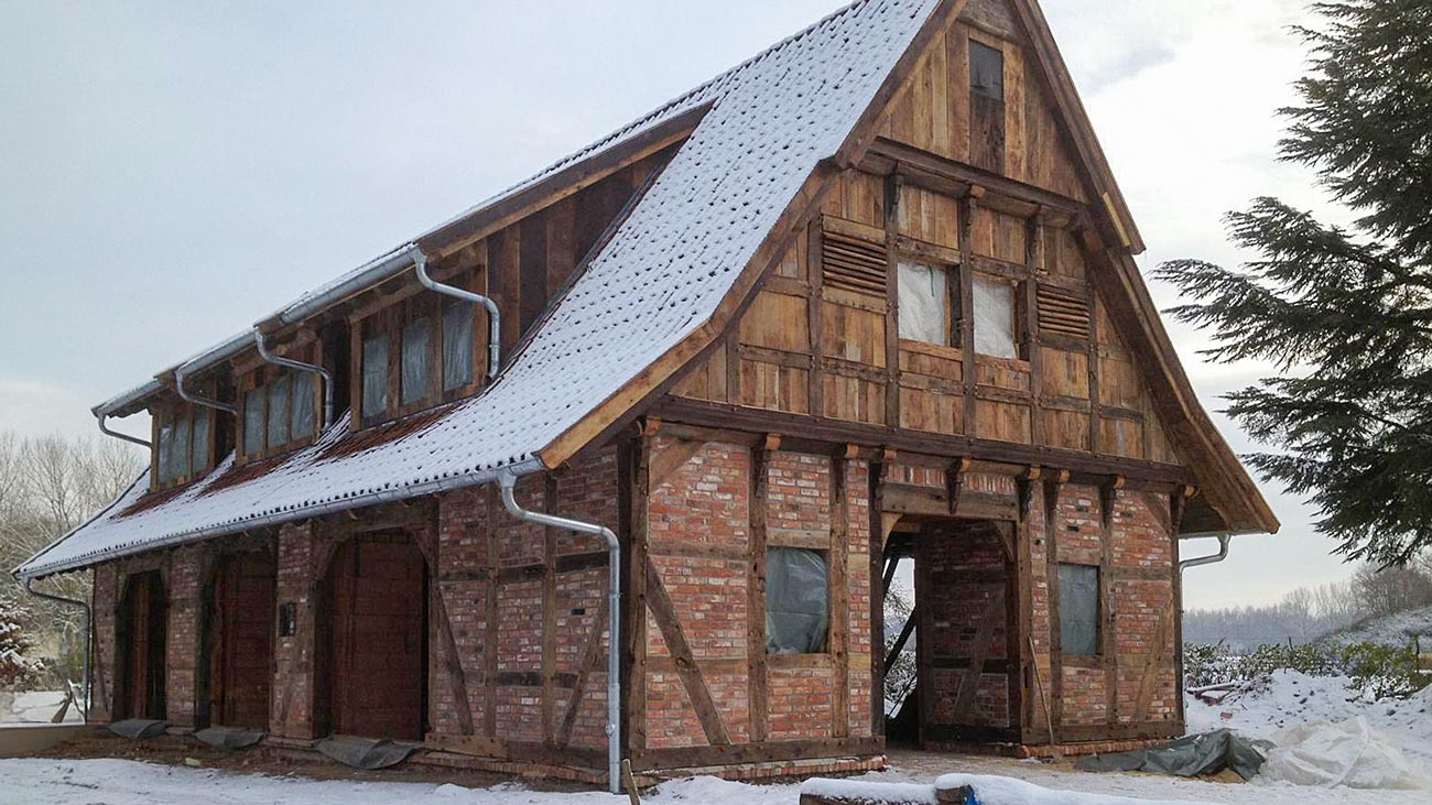 neu ausgemauertes Fachwerkhaus Sanierung eines Fachwerkhauses. Die Grotjahn Baugesellschaft übernahm das Ausmauern der Gefache